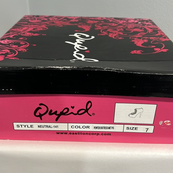 Qupid Ruffled Platform Bootie - Picture 14 of 15